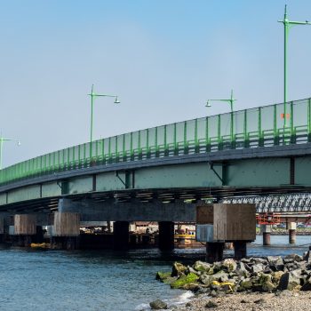 city-island-causeway-bridge-bronx-neighborhood-new-york