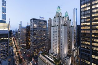 Waldorf Astoria – Exterior – Crown on Park Avenue