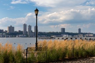 Riverside,Park,South,Along,The,Hudson,River,With,A,Street